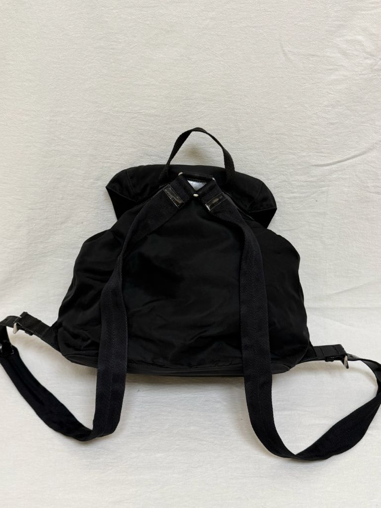 정품 프라다 포코노 나일론 미디움 백팩 블랙--6