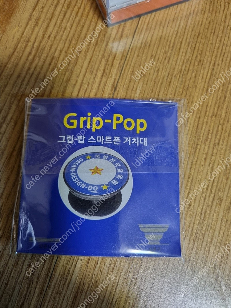 스마트폰 거치대 새제품 2개 택포 3000원--0