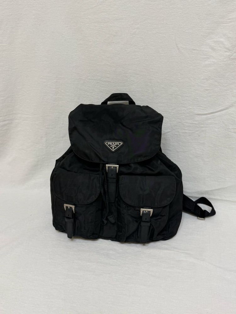 정품 프라다 포코노 나일론 미디움백팩 블랙--2