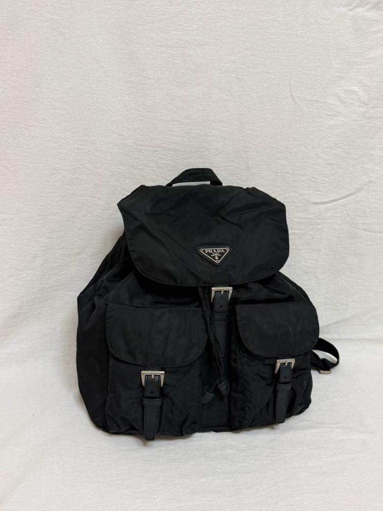 정품 프라다 포코노 나일론 미디움백팩 블랙--3