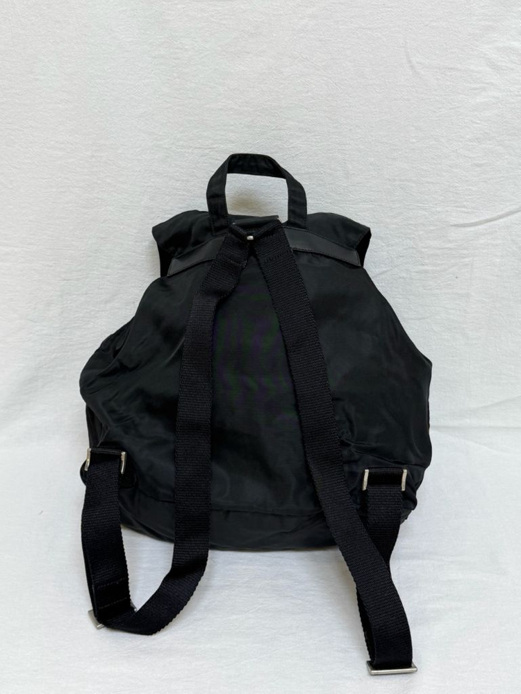 정품 프라다 포코노 나일론 미디움백팩 블랙--7