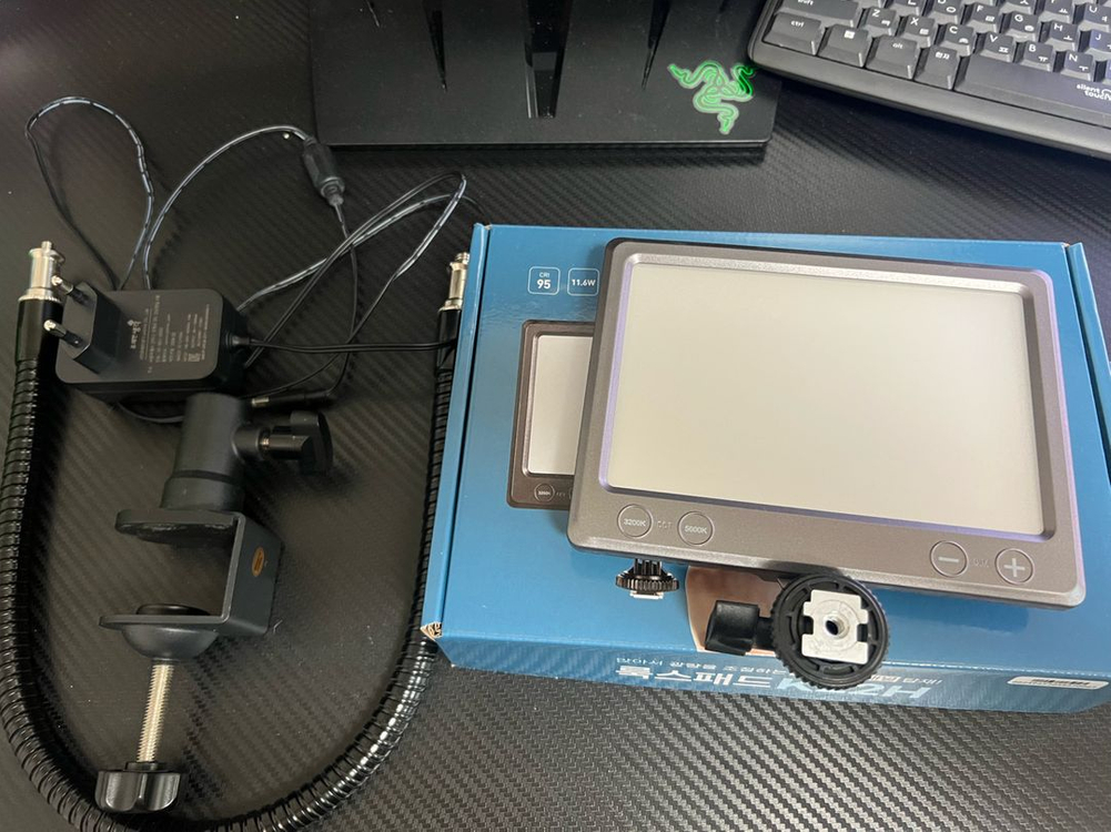 룩스패드 LUXPAD K22H 책상거치대 포함 2세트 판매합니다(개별로 구매가능)--2