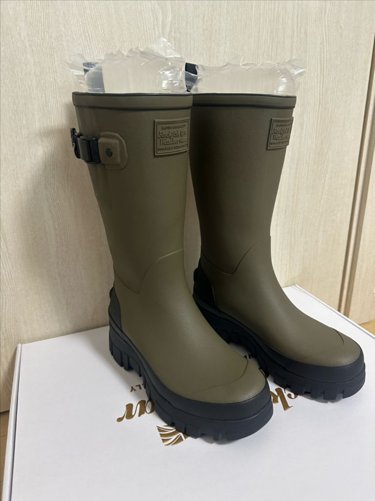 새상품)택포)락피쉬웨더웨어 플렛폼 레인부츠 롱/카키/2 이미지