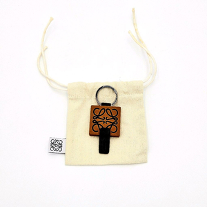 [중고명품셀렉트]로에베 아나그램 참 클래식 카프스킨 키링