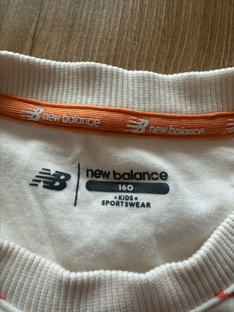 뉴발란스 키즈 스트라이프 맨투맨--3