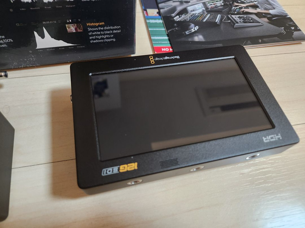 블랙매직 비디오 어시스트 12g 판매합니다. 5인치. 거의새것--1