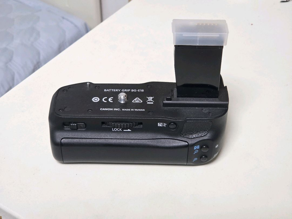 캐논 BG-E18 세로그립 정품--1