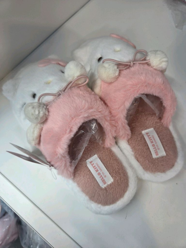 산리오 헬로키티 털 슬리퍼 240-250--1