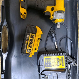 디월트 18V 임팩 드라이버 세트