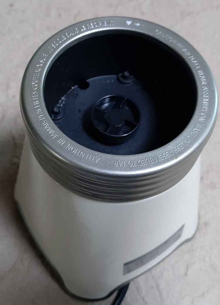 오스터 믹서기 블렌더 크림화이트 BLSTMM-BWH-071--7