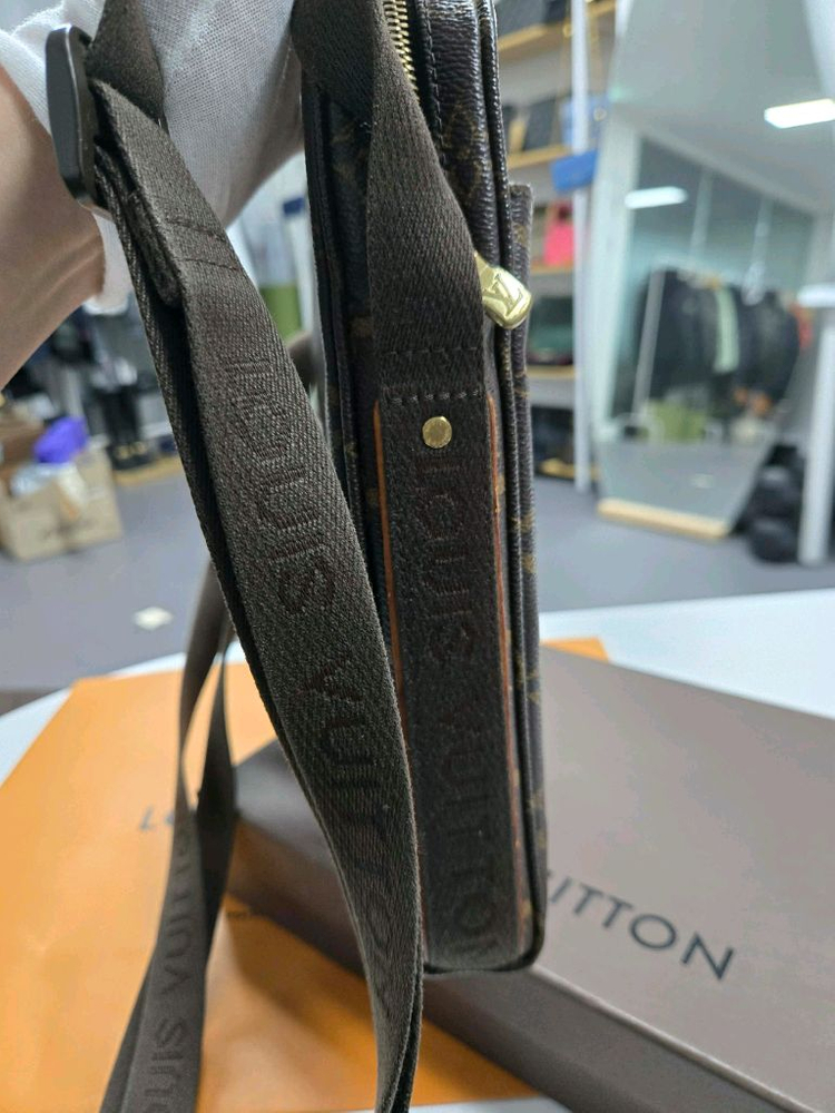 [40%특가] 루이비통 모노그램 크로스백--2