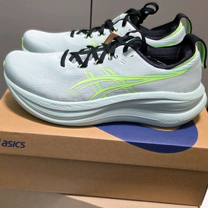 아식스코리아 젤님버스28 신제품 새제품 최저가로 팝니다.