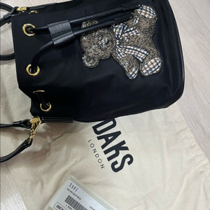 DAKS 닥스 블랙 테디베어 자수 버킷백