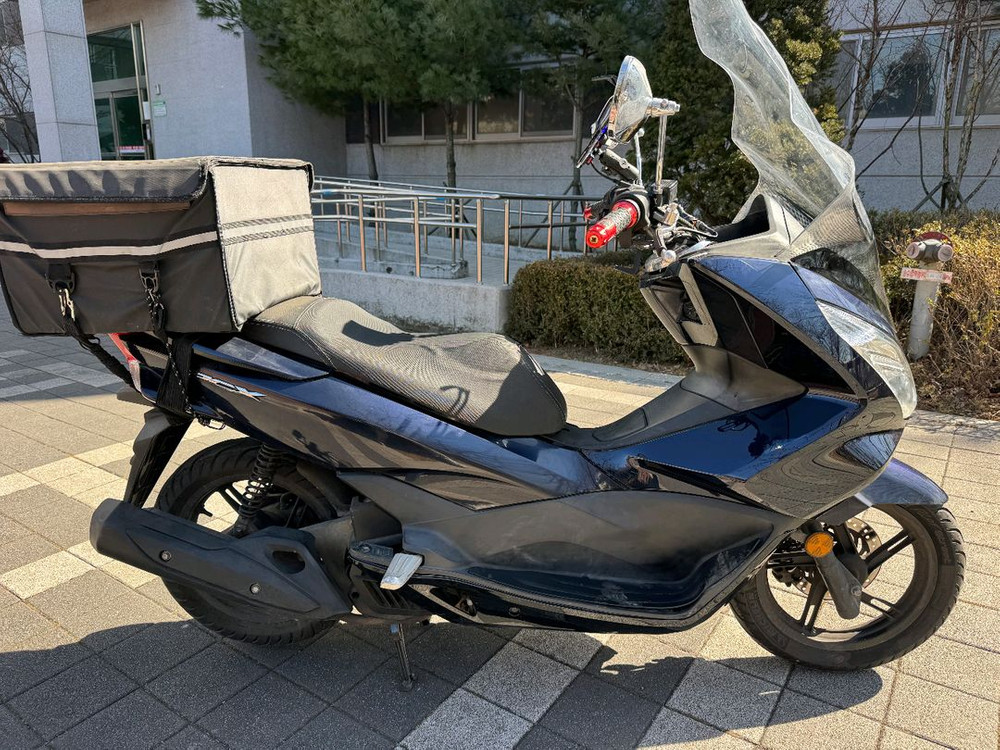 혼다 pcx125 18년 짧은키로수 판매합니다--1