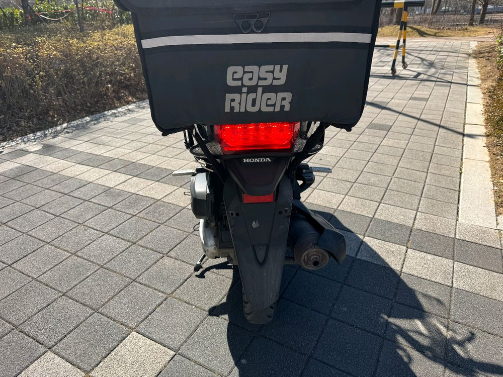 혼다 pcx125 18년 짧은키로수 판매합니다--2