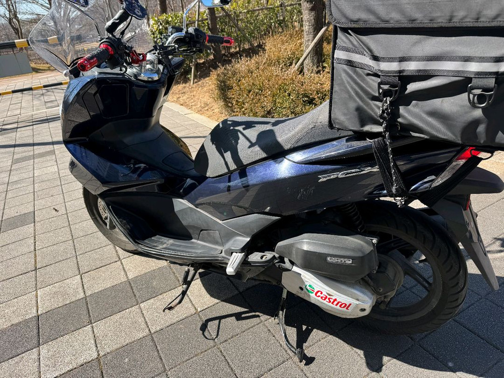 혼다 pcx125 18년 짧은키로수 판매합니다--3