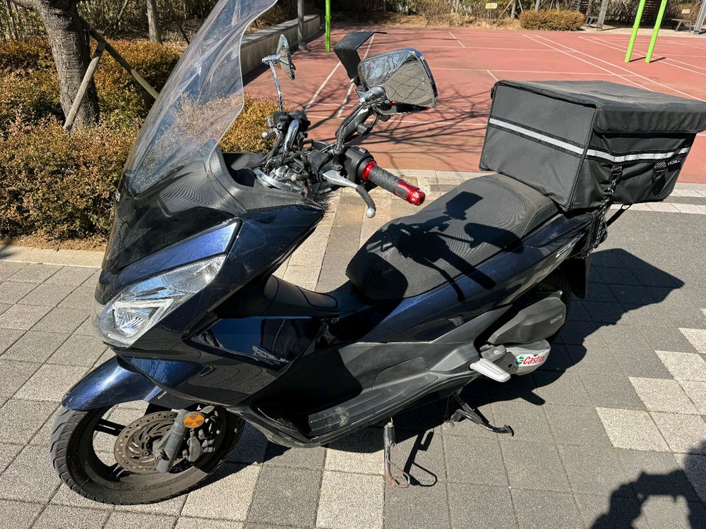 혼다 pcx125 18년 짧은키로수 판매합니다--4