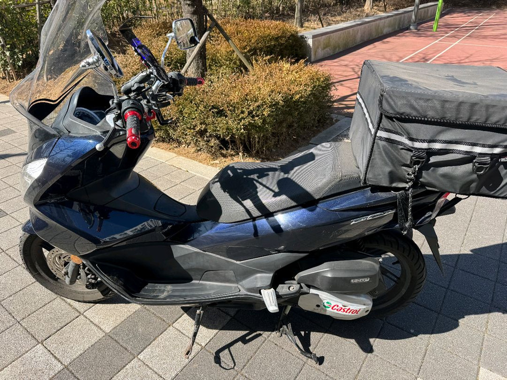 혼다 pcx125 18년 짧은키로수 판매합니다--6