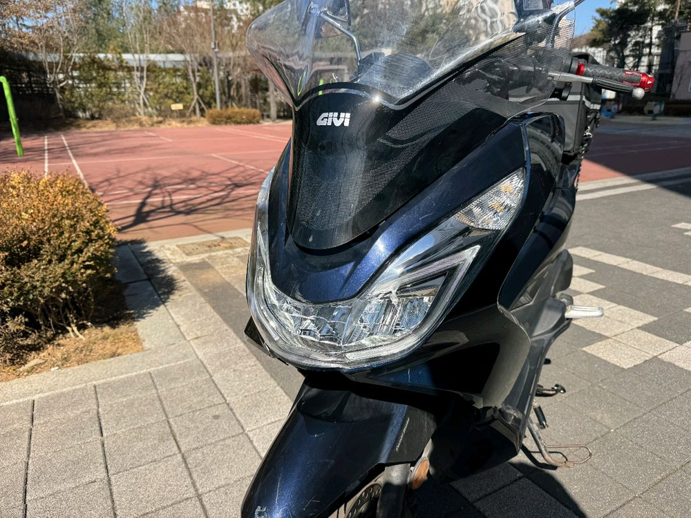 혼다 pcx125 18년 짧은키로수 판매합니다--7