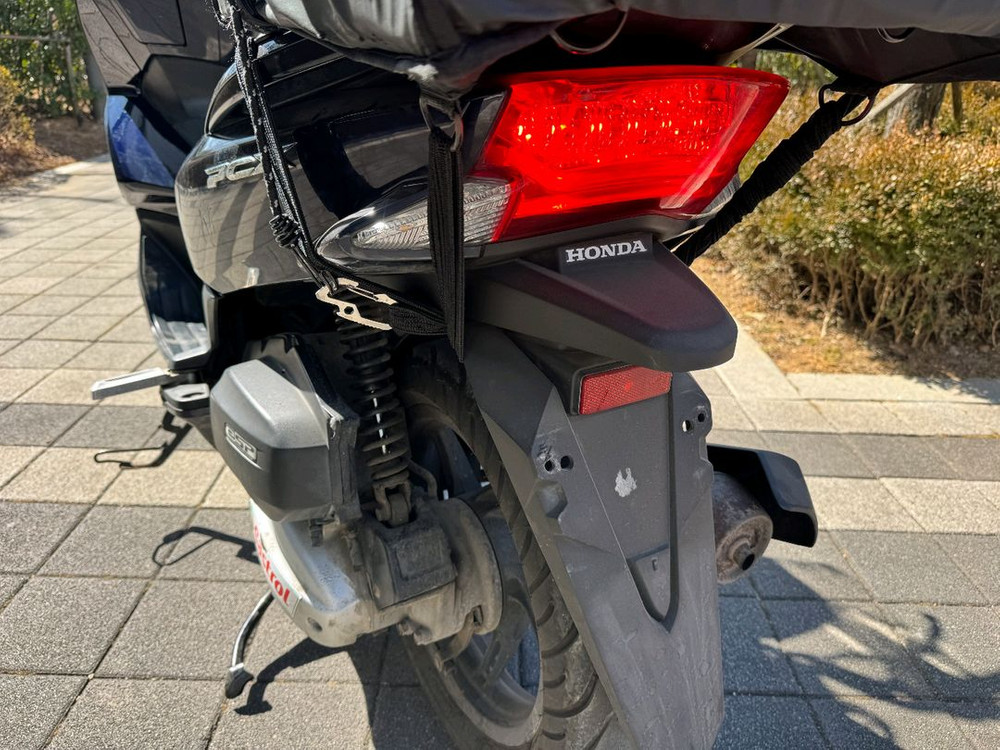 혼다 pcx125 18년 짧은키로수 판매합니다--8