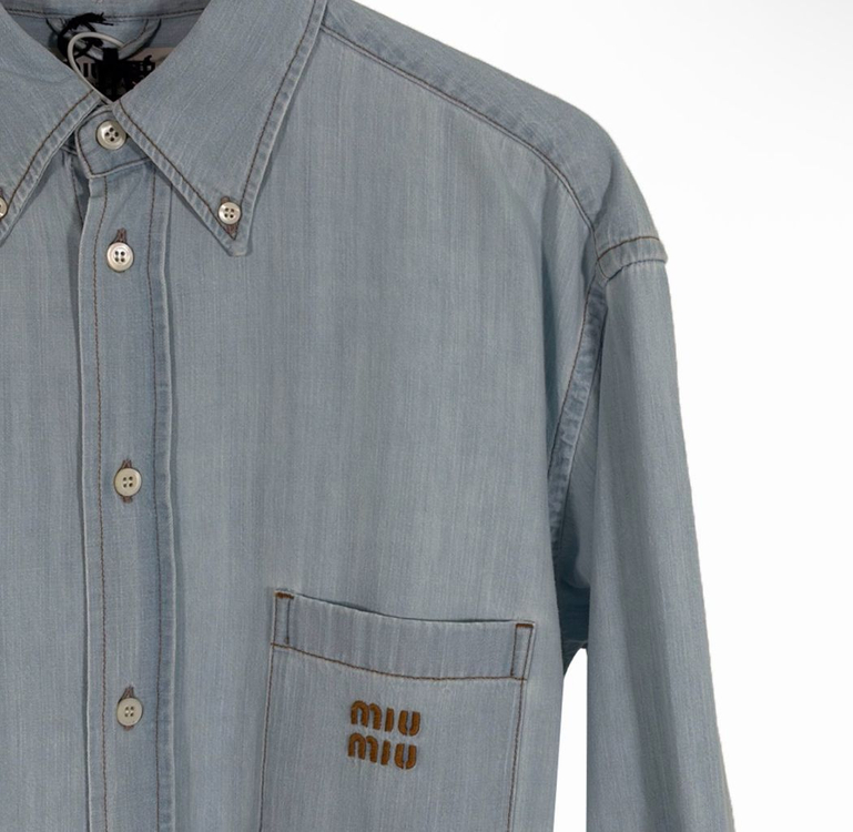 [38] 미우미우 24ss 샴브레이 자수 로고 데님 셔츠 라이트 블루--5