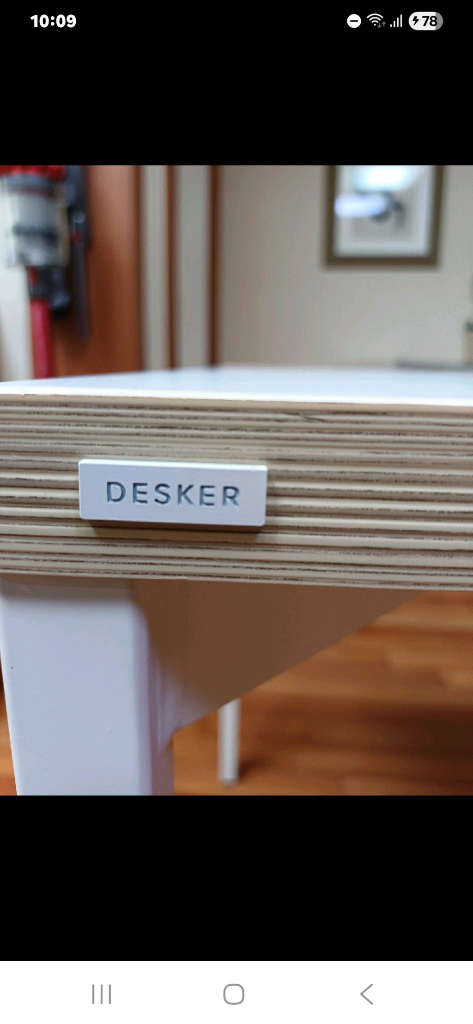 데스커 멀티탭 선반형 책상 저렴하게 드립니다~ 이미지