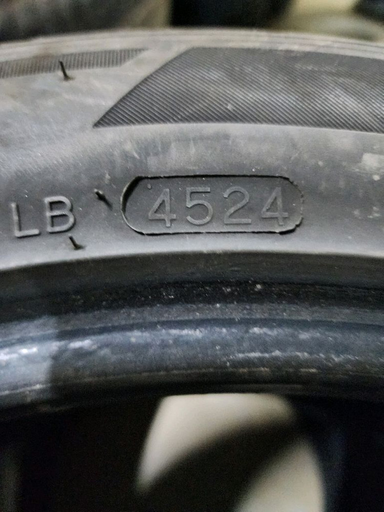 235 45 18 중고타이어--3