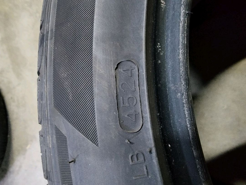 235 45 18 중고타이어--4