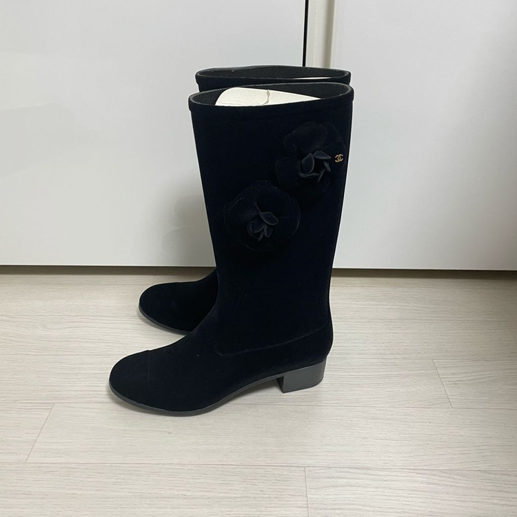 샤넬 스웨이드 카멜리아 부츠 38사이즈--1