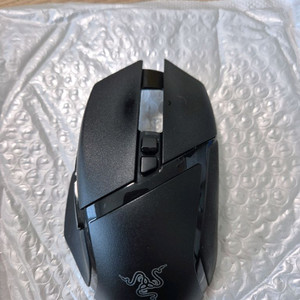 레이저 바실리스크 v3 pro 상단 쉘