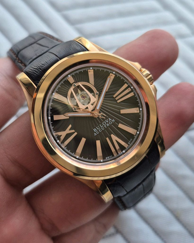 명작 부로바 아큐트론 커크우드 오픈하트 오토매틱 커브드 시계 정리합니다.--4