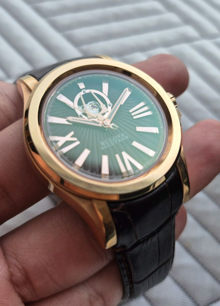 명작 부로바 아큐트론 커크우드 오픈하트 오토매틱 커브드 시계 정리합니다.--5