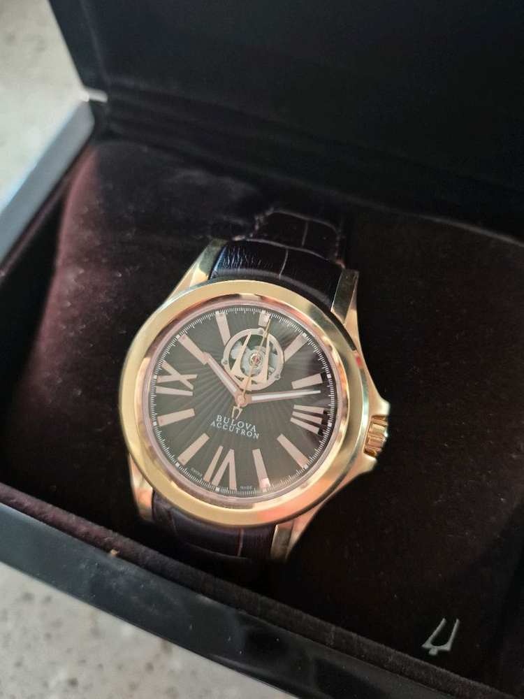 명작 부로바 아큐트론 커크우드 오픈하트 오토매틱 커브드 시계 정리합니다.--7