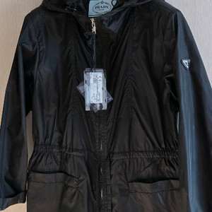 프라다 후드 바람막이 자켓 이미지