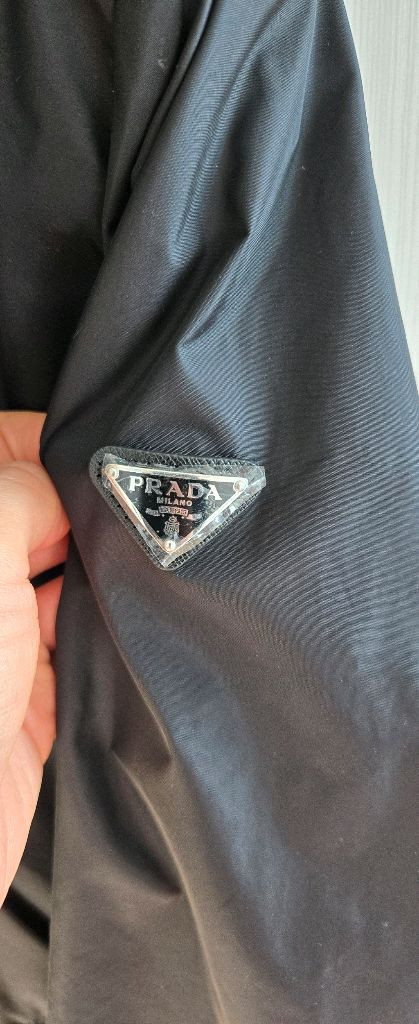 프라다 후드 바람막이 자켓 이미지