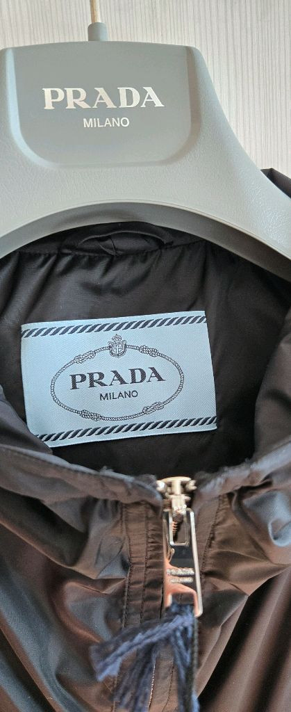 프라다 후드 바람막이 자켓 이미지