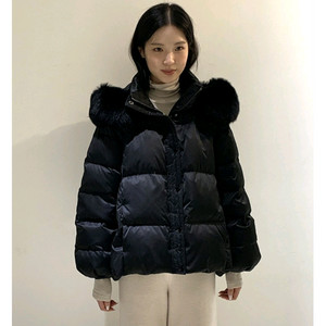 새상품) 어라운드율 안젤리나 구스 패딩 블랙 컬러 A라인 폭스퍼