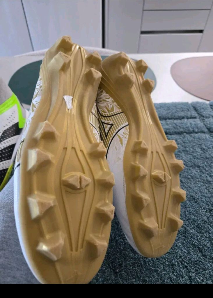 미즈노. 아디다스 축구화 250mm 이미지