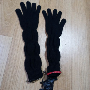 PRADA 프라다 롱니트장갑 새제품
