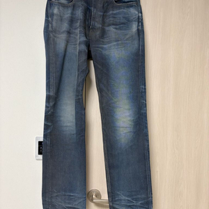 발렌시아가 디스 워시드 데님 청바지 32