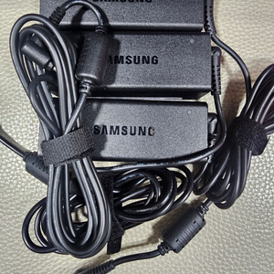 삼성 노트북용 정품 어댑터 (AD-4019A & AD-9019S)