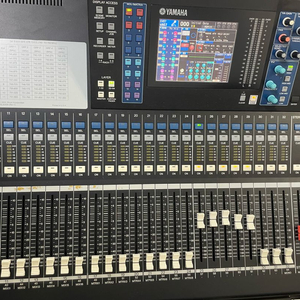 야마하 LS9-32 디지털 콘솔 / 32마이크입력+4스테레오 / 64ch 확장 / 가벼운 19.4kg