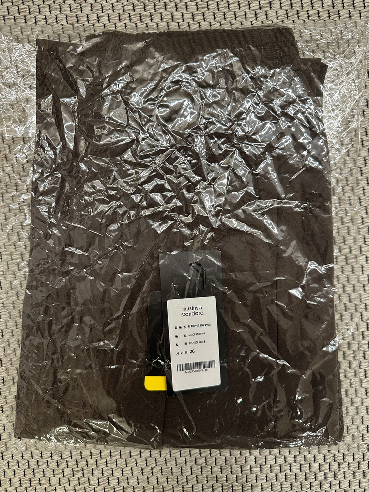 [26] 무신사 스탠다드 원 턱 와이드 밴딩 슬랙스 [반다이크 브라운]--3