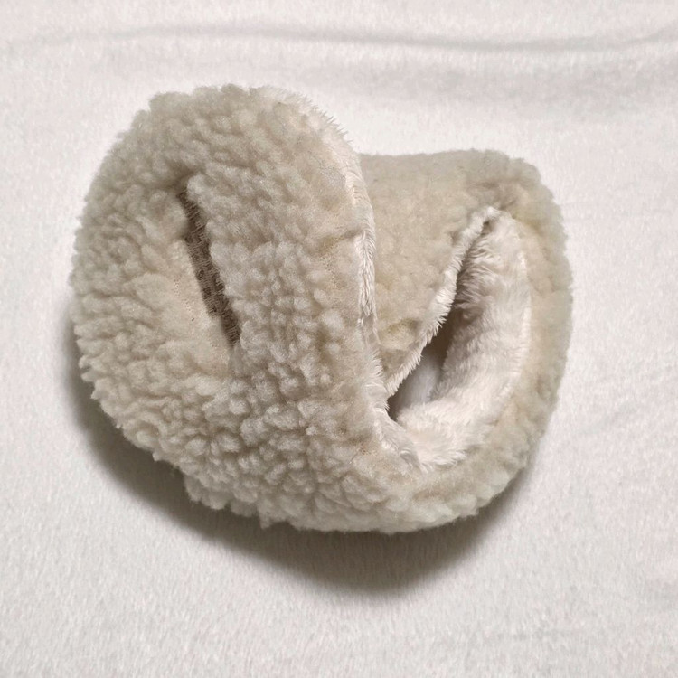 질스튜어트 뽀글이 접이식 귀마개--1