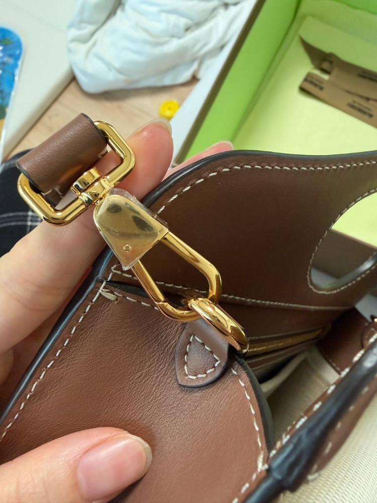 버버리 포켓백 캔버스백--6