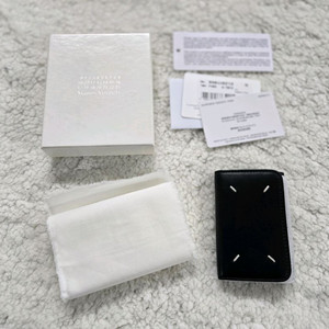 매종 마르지엘라 트리폴드 카드지갑 블랙 S56UI0212 P4303 T8013