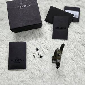VALENTINO 발렌티노 팔라듐 마감 스터드 장식 가죽 락스터드 브레이슬릿