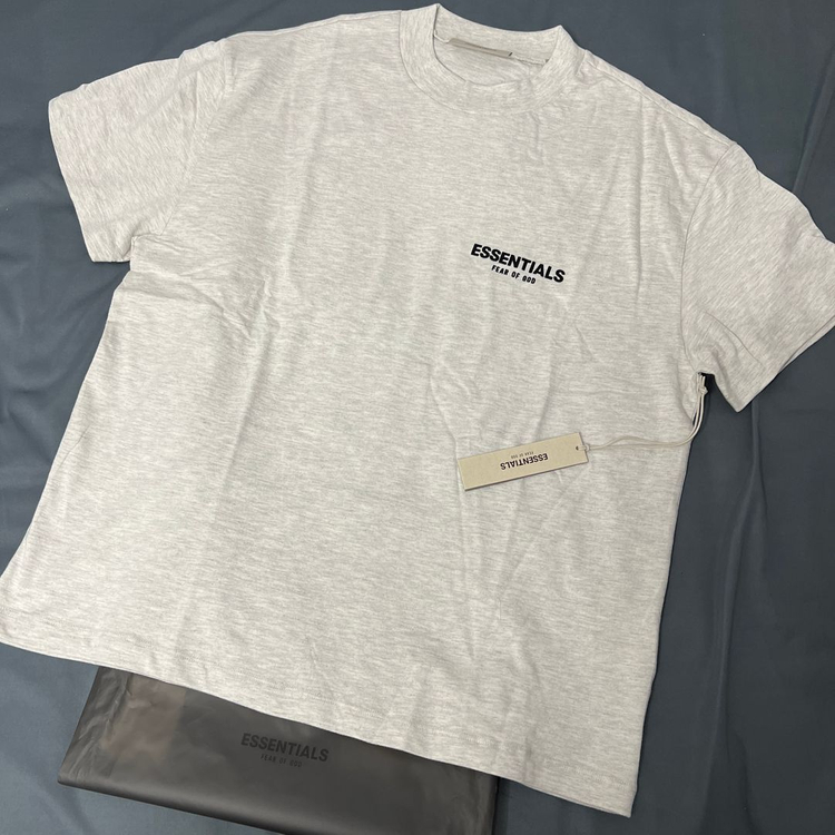 에센셜 백로고 티셔츠 라이트 오트밀 L 사이즈 더 코어 컬렉션 팝니다. ESSENTIALS 이미지
