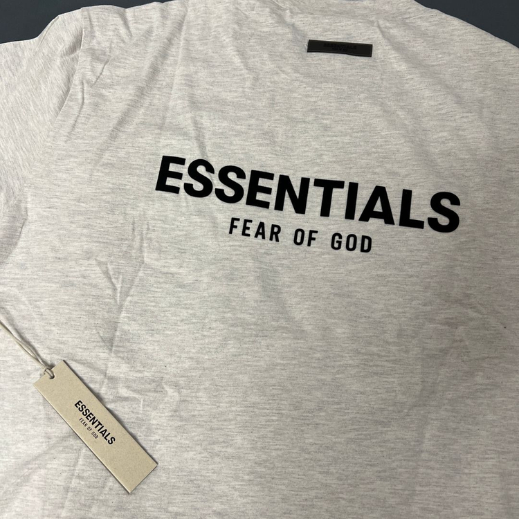 에센셜 백로고 티셔츠 라이트 오트밀 L 사이즈 더 코어 컬렉션 팝니다. ESSENTIALS 이미지