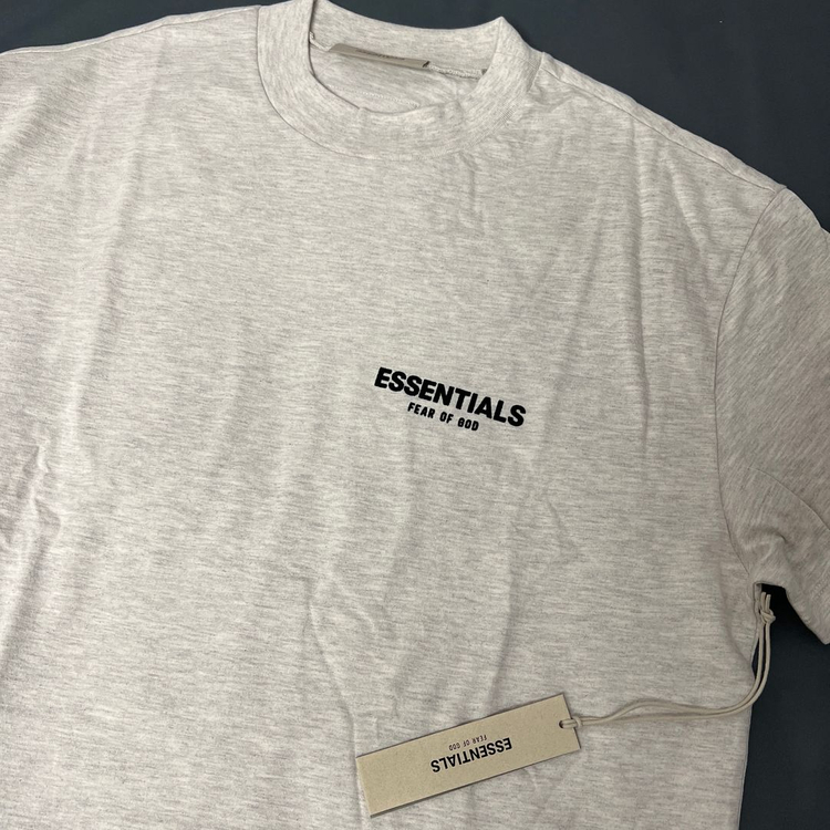 에센셜 백로고 티셔츠 라이트 오트밀 L 사이즈 더 코어 컬렉션 팝니다. ESSENTIALS 이미지